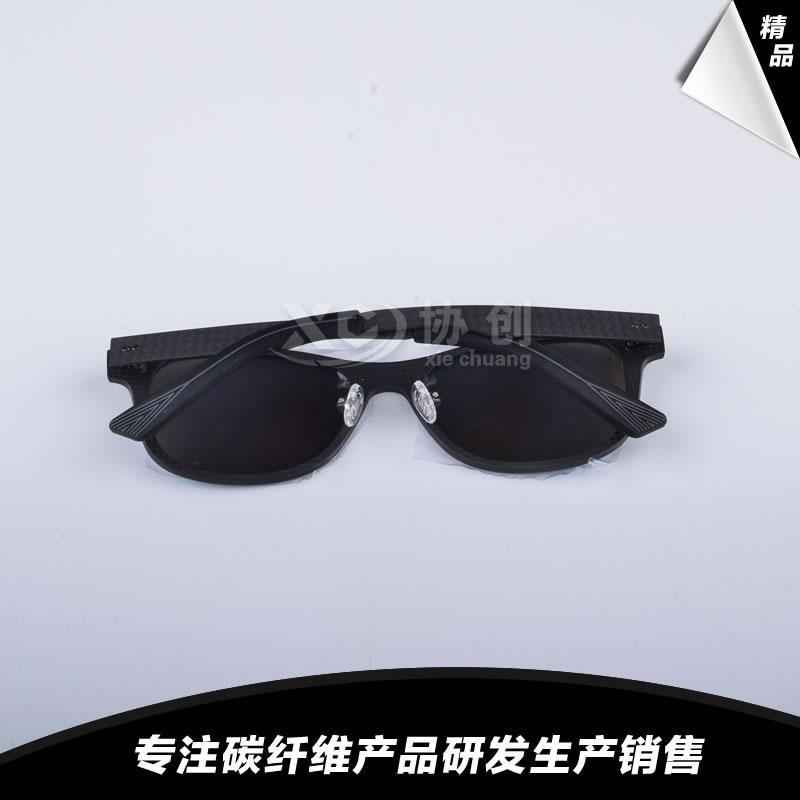 用碳纖維制作的眼鏡都有哪些好處呢？